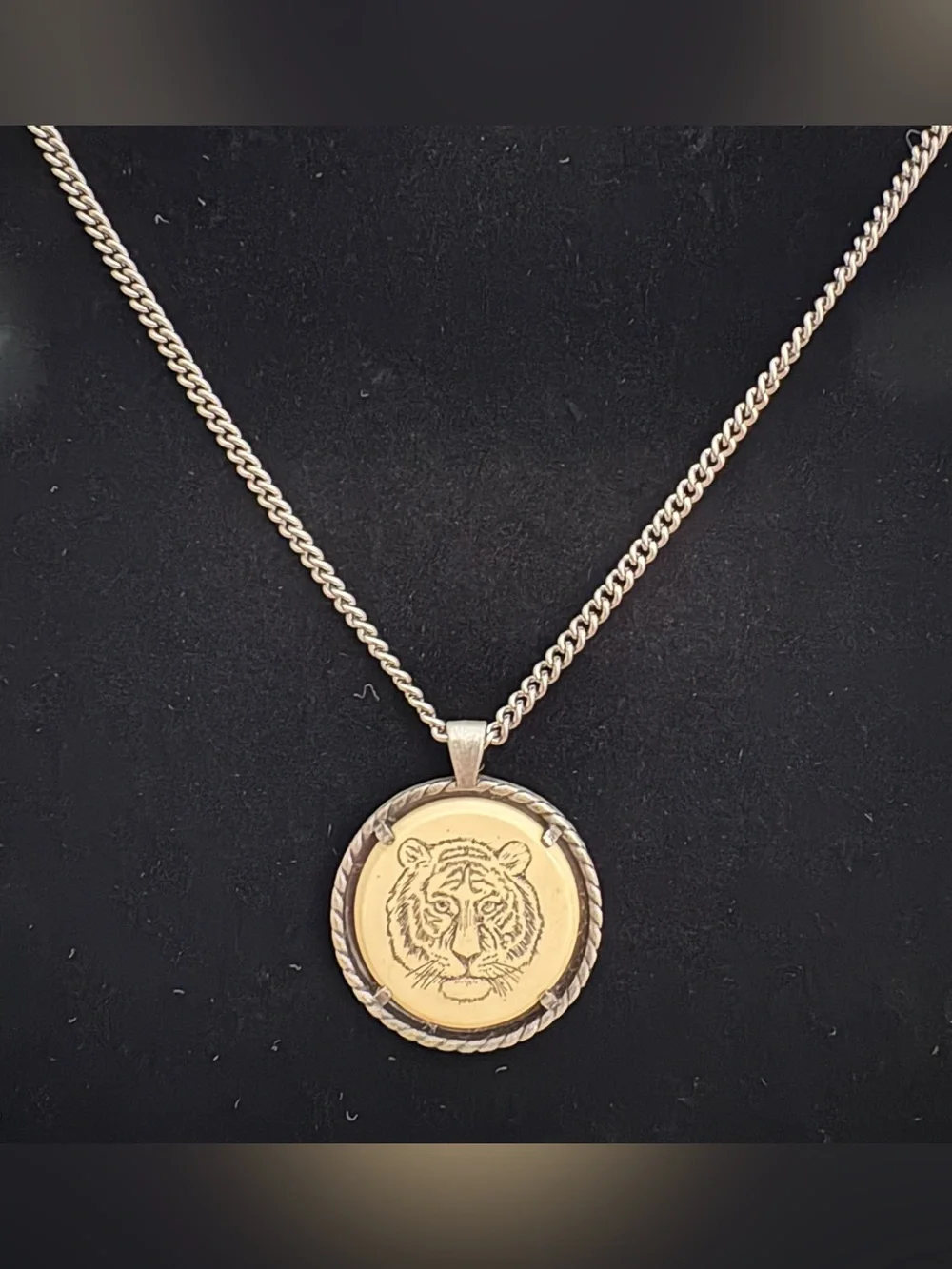 NOS Vintage 1979 Avon Bengal Tiger Pendant Neckchain 20